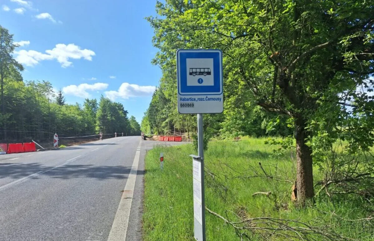 Dopravu na silnici I/13 omezí u Habartic na 3 měsíce stavba autobusových zálivů