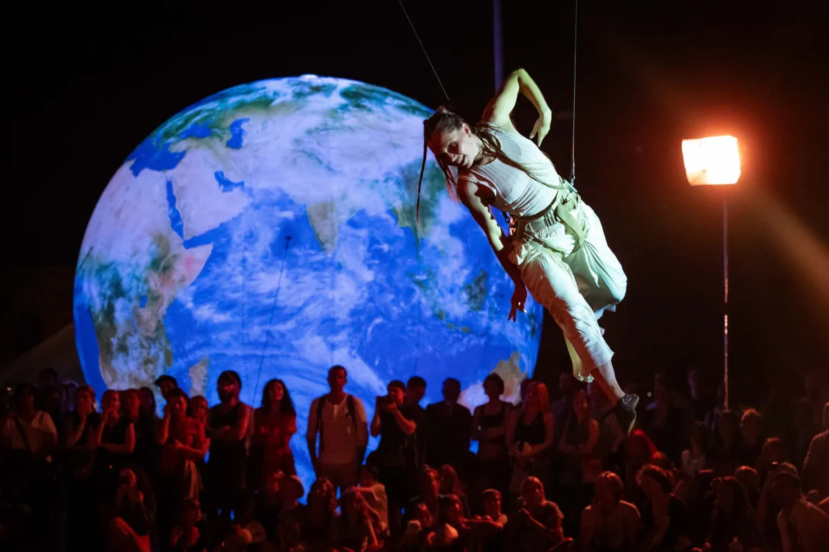 Mezinárodní loutkářský festival Mateřinka začíná, nafukovací sloni už vlají