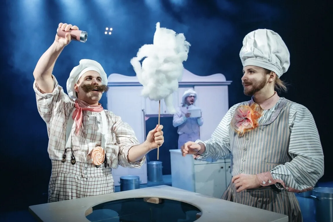 Mezinárodní loutkářský festival Mateřinka začíná, nafukovací sloni už vlají
