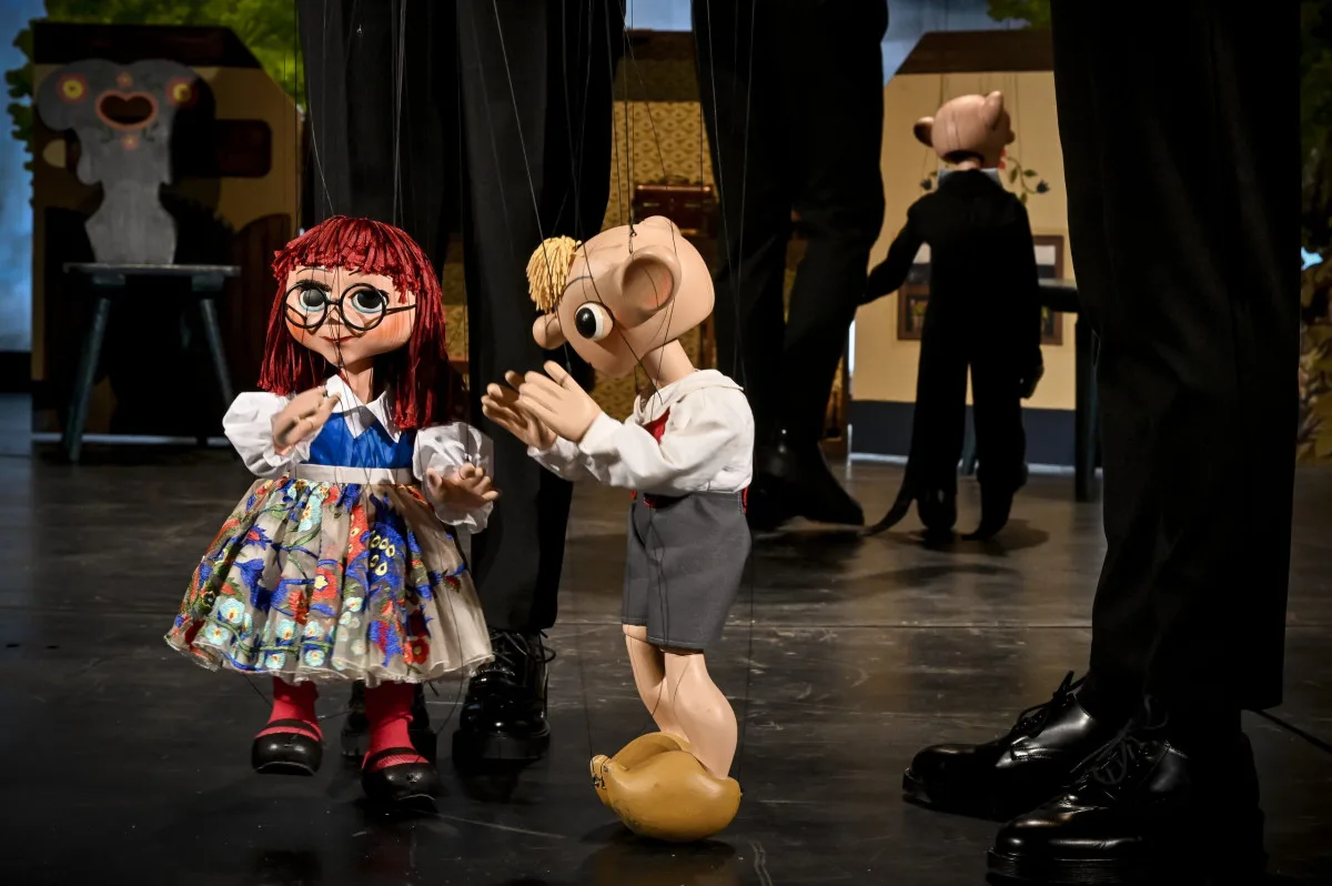 Mezinárodní loutkářský festival Mateřinka začíná, nafukovací sloni už vlají
