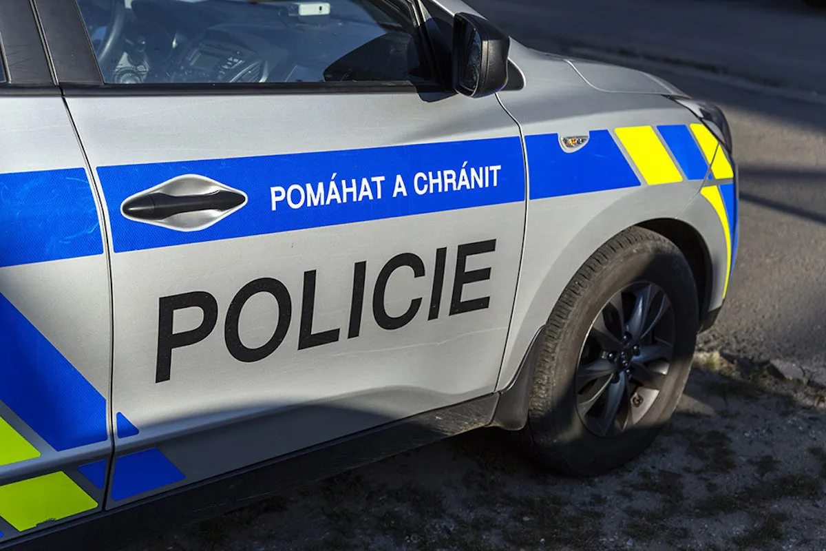 Těžké zranění motocyklisty u Okrouhlé. Policisté hledají svědka, řidiče dodávky