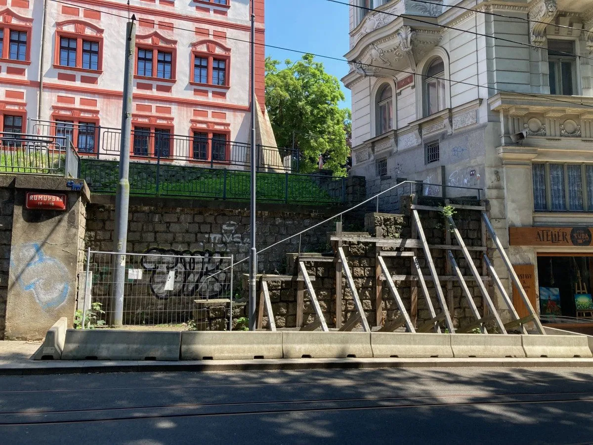 Liberec po 150 letech opraví žulové schodiště s opěrnou zdí nedaleko zámku