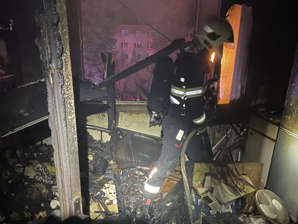 Noční požár ve Vratislavicích. Hasiči přímo na místě museli resuscitovat člověka