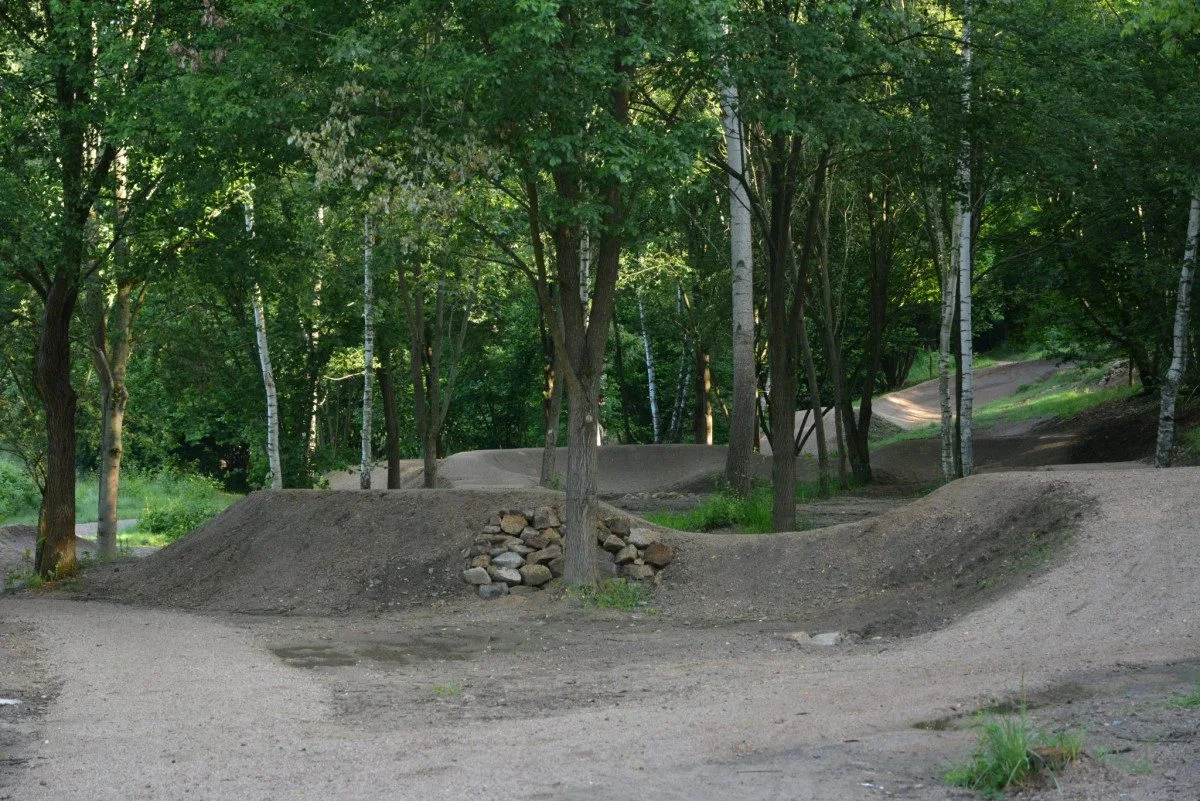 Jablonec otevřel pod bazénem nový bikepark, dostal jméno Čilák