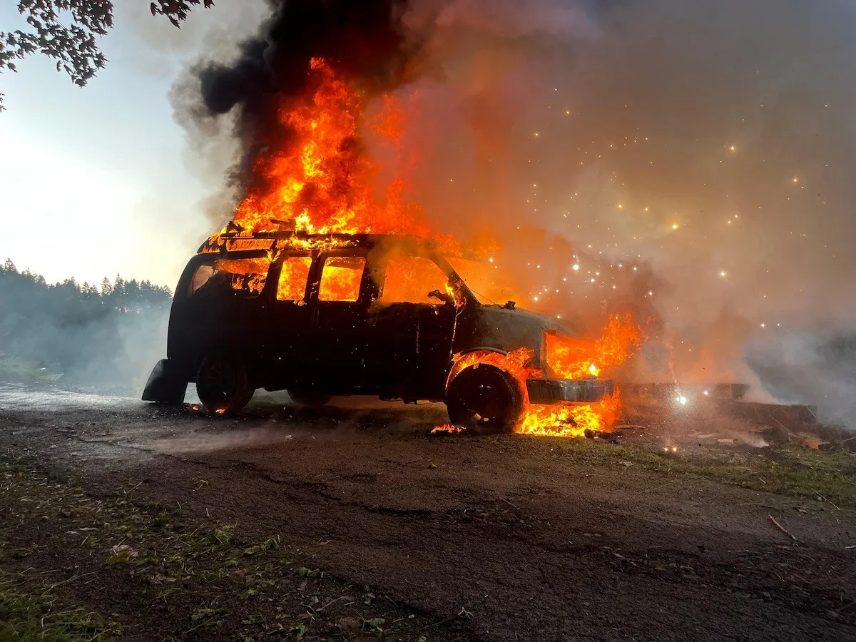 Víkend hasičů: Požár domu i dodávky, nehody motorkářů