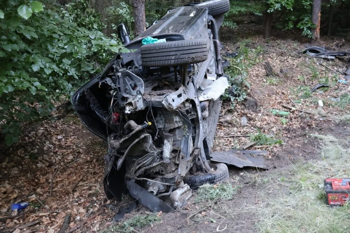 Vážná nehoda u Kuřívod. Řidička vylétla ze silnice, do nemocnice ji transportoval vrtulník