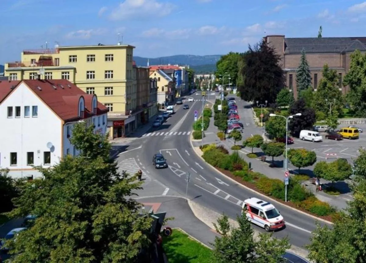 Po měsíci provozu nového parkovacího systému řeší Jablonec nad Nisou 900 pokut