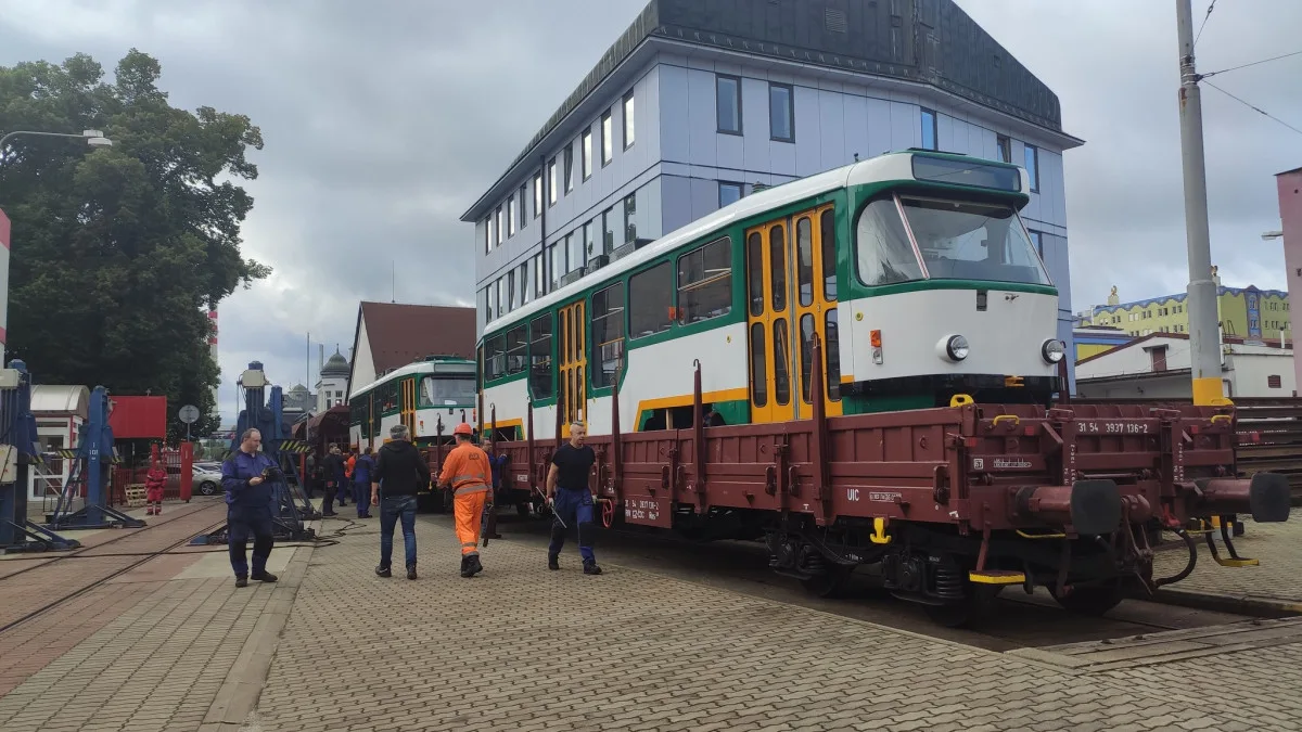 Vozy T3R.PLF po opravě ve společnosti ŠKODA EKOVA, a.s. se sídlem Ostravě, srpen 2023.