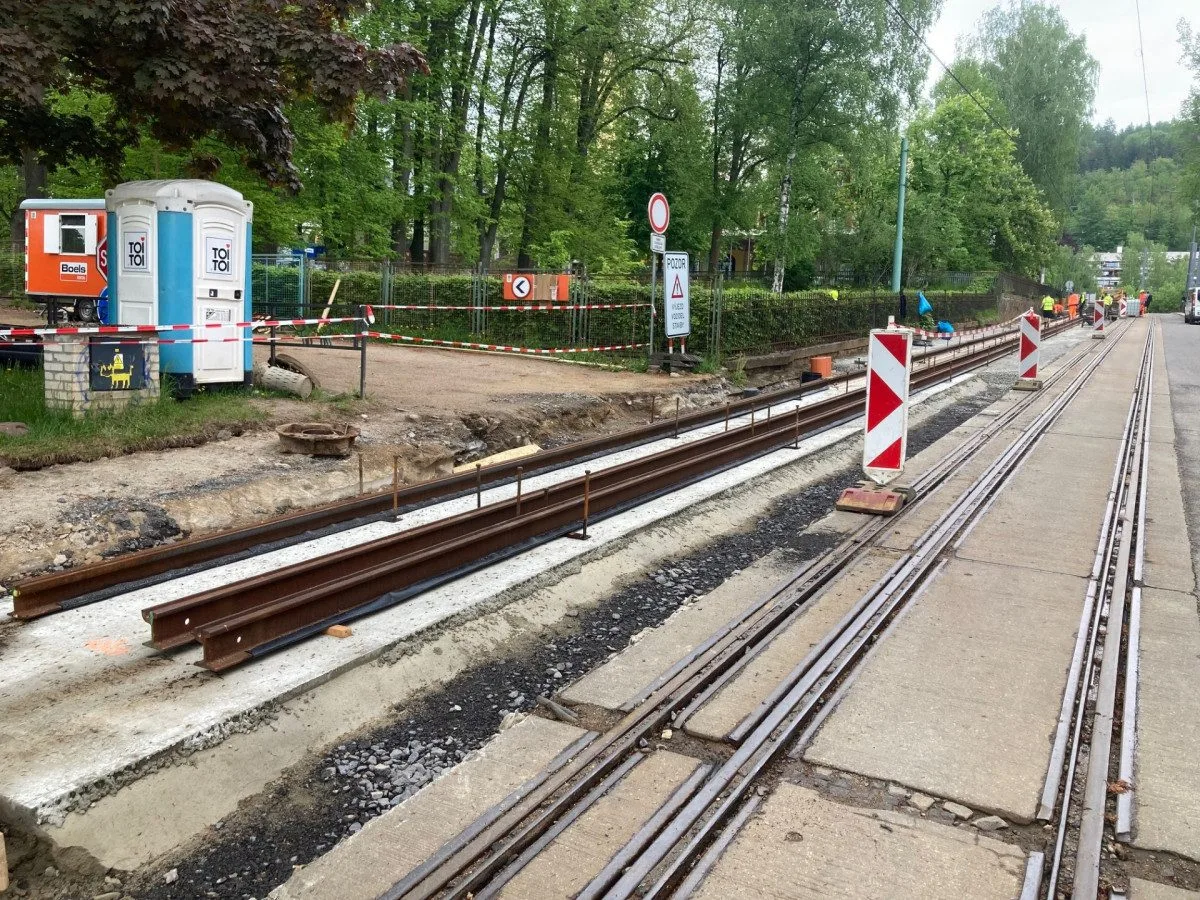 Ilustrační foto z opravy tramvajového svršku v Riegrově ulici v Liberci.