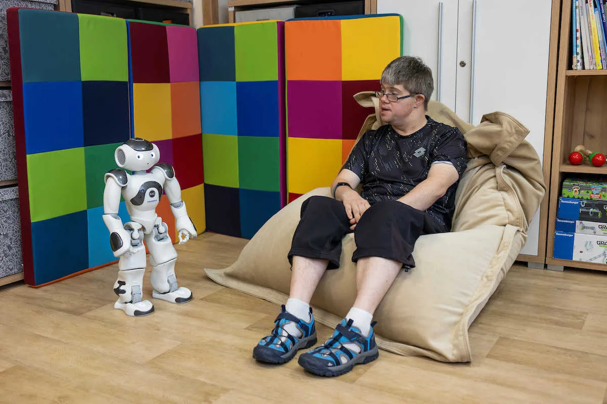 Hendikepovaným lidem v Jablonci pomáhá robot. Komunikuje, cvičí i vyhodnocuje
