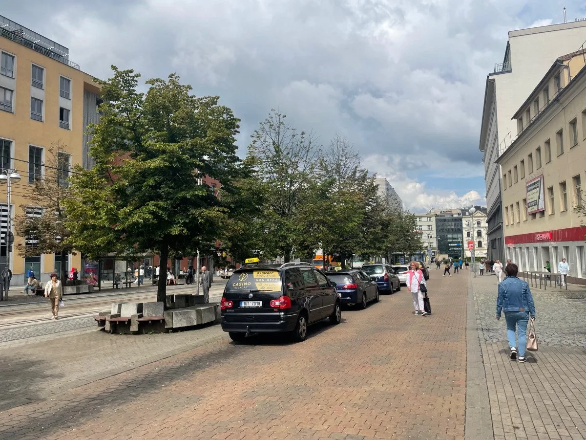 Stanoviště taxi na Fügnerově ulici v Liberci