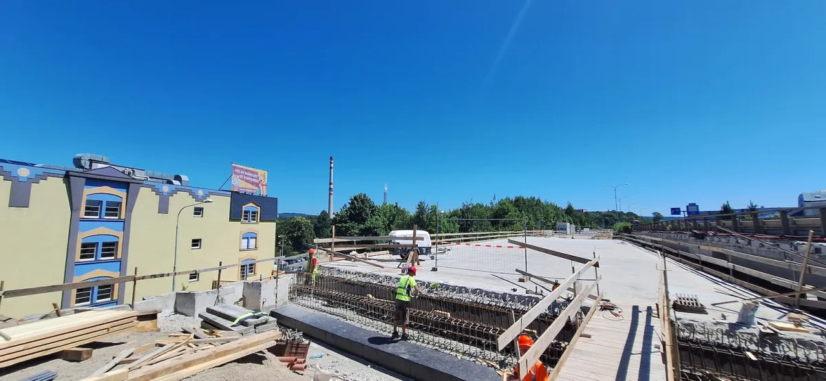 Vícepráce na mostu u Babylonu. Práce na průtahu Libercem se prodlouží