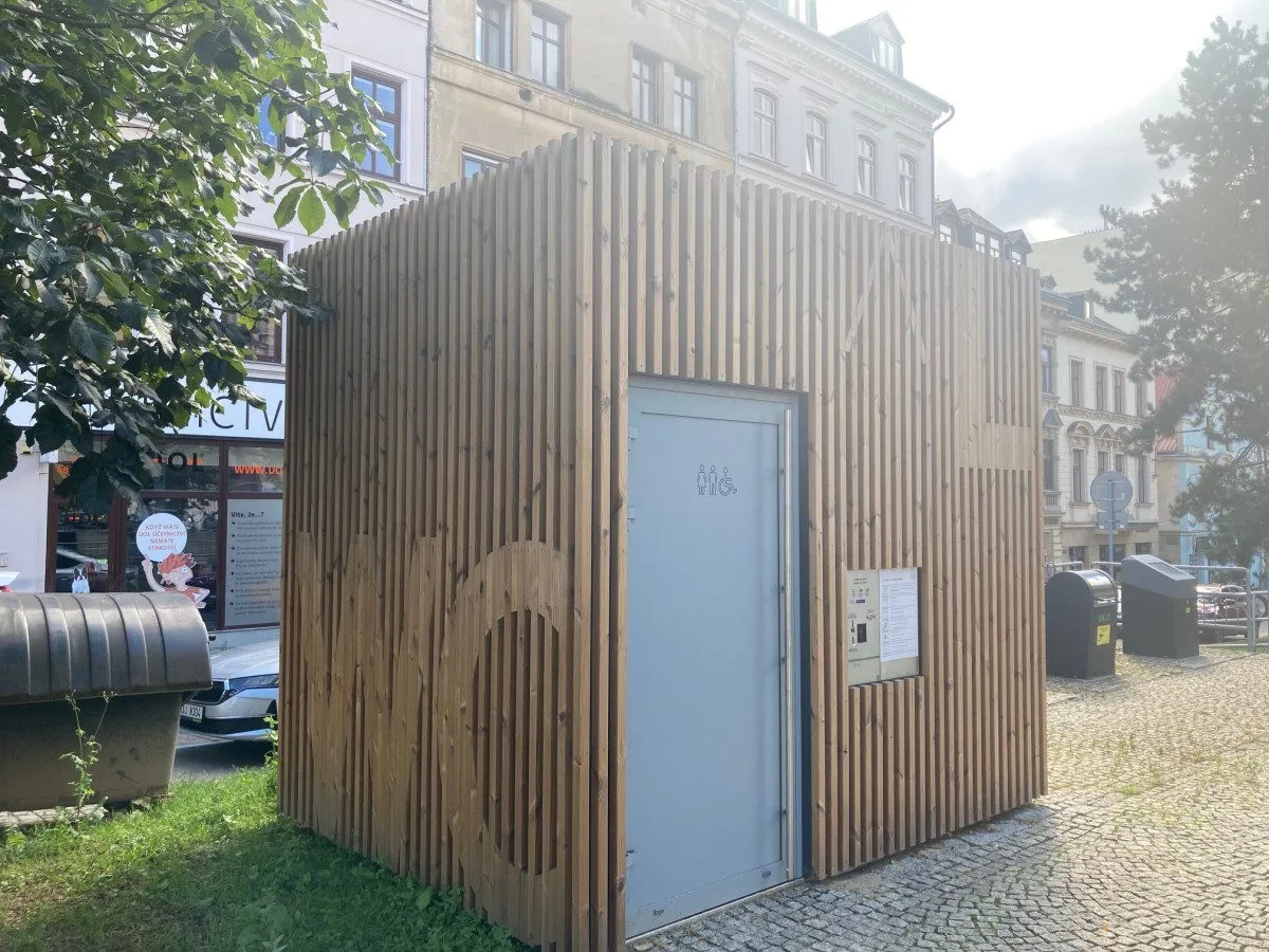Veřejná toaleta na Sokolovském náměstí v Liberci už slouží