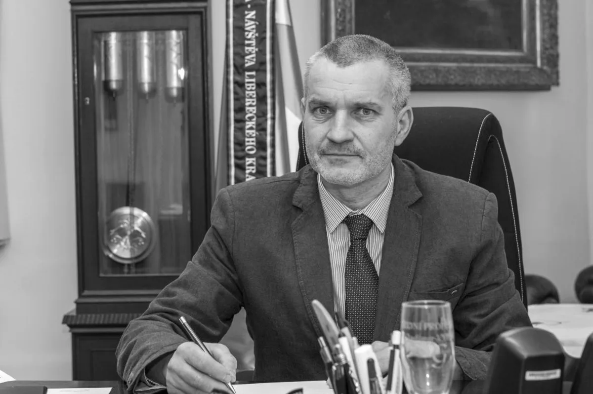 Ve věku nedožitých 60 let zemřel dlouholetý starosta Tanvaldu Vladimír Vyhnálek