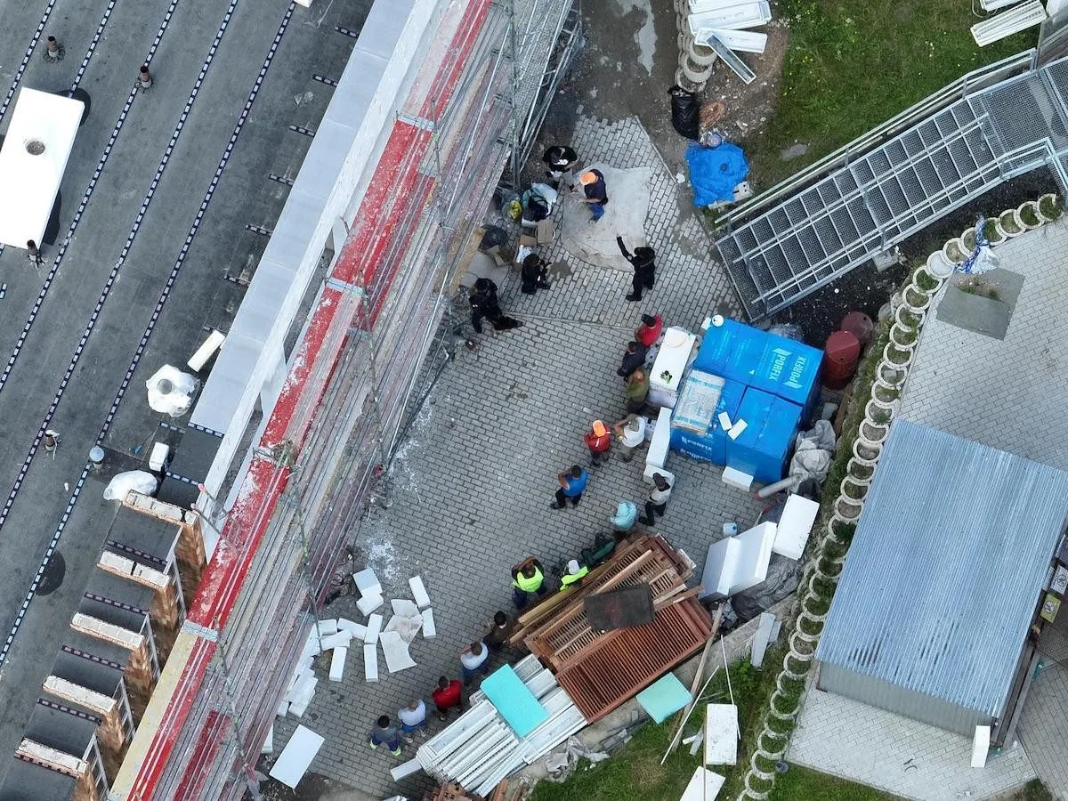 Policejní kontroly staveb. Sedm cizinců nemělo v Česku co dělat
