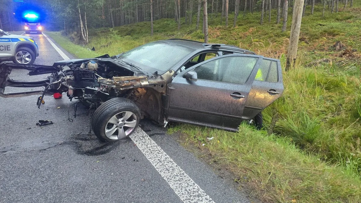 Vážná nehoda v Hradčanech na Českolipsku. Řidičku transportoval do nemocnice vrtulník