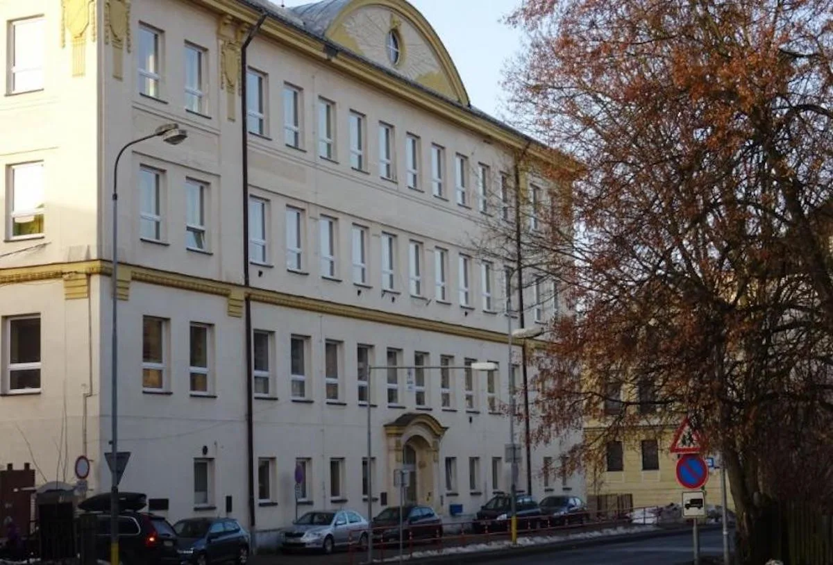 Oprava ZŠ 5. května v Jablonci skončí v říjnu. Děti a učitelé se vrátí už v polovině září