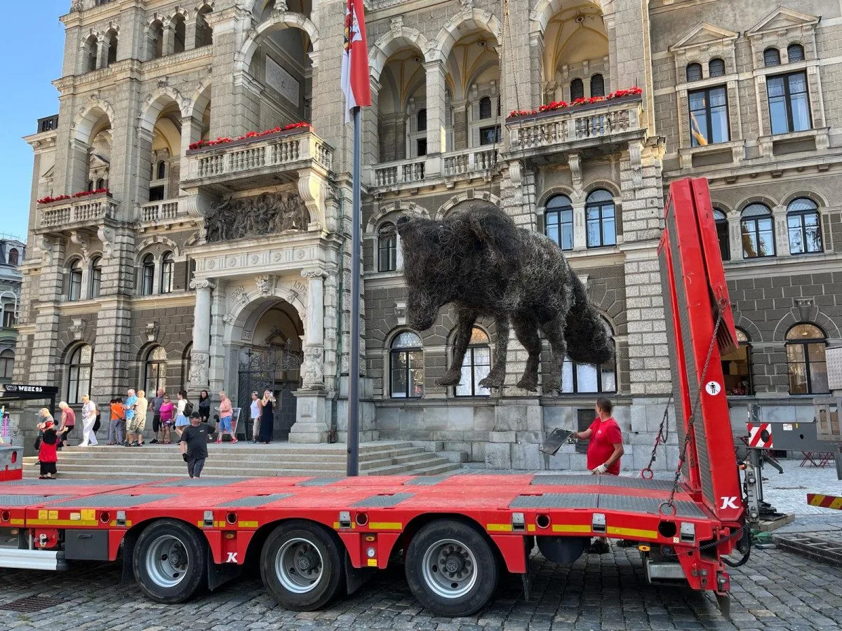 Vulpes Slávek se stěhuje. Před radnicí bude nová socha