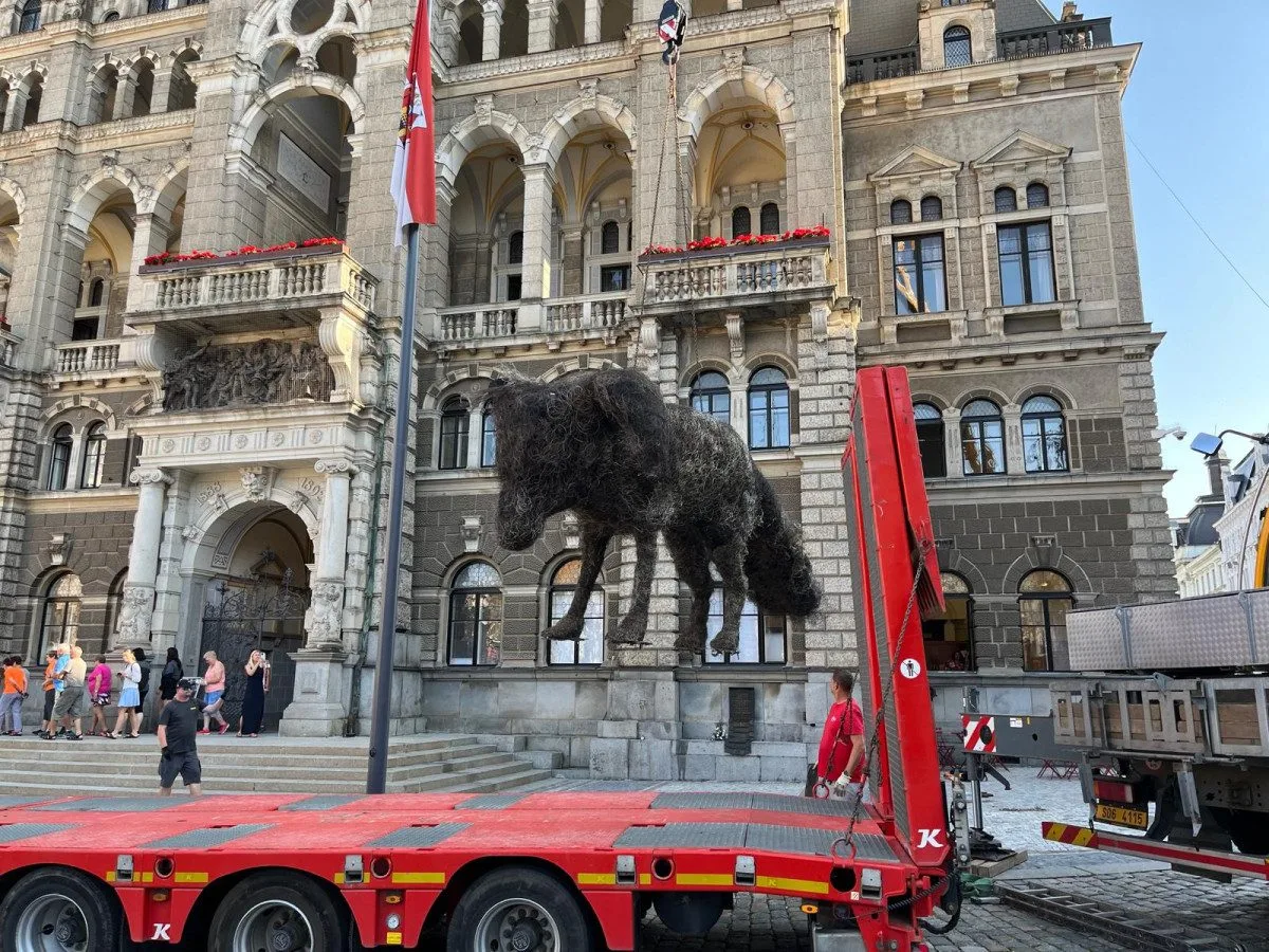 Vulpes Slávek se stěhuje. Před radnicí bude nová socha