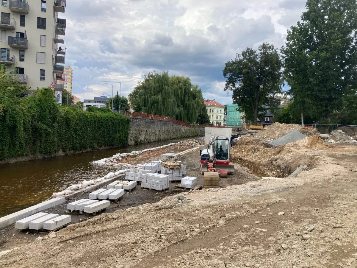 Náplavka Lužické Nisy u sídla Libereckého kraje bude zhruba o 10 procent dražší