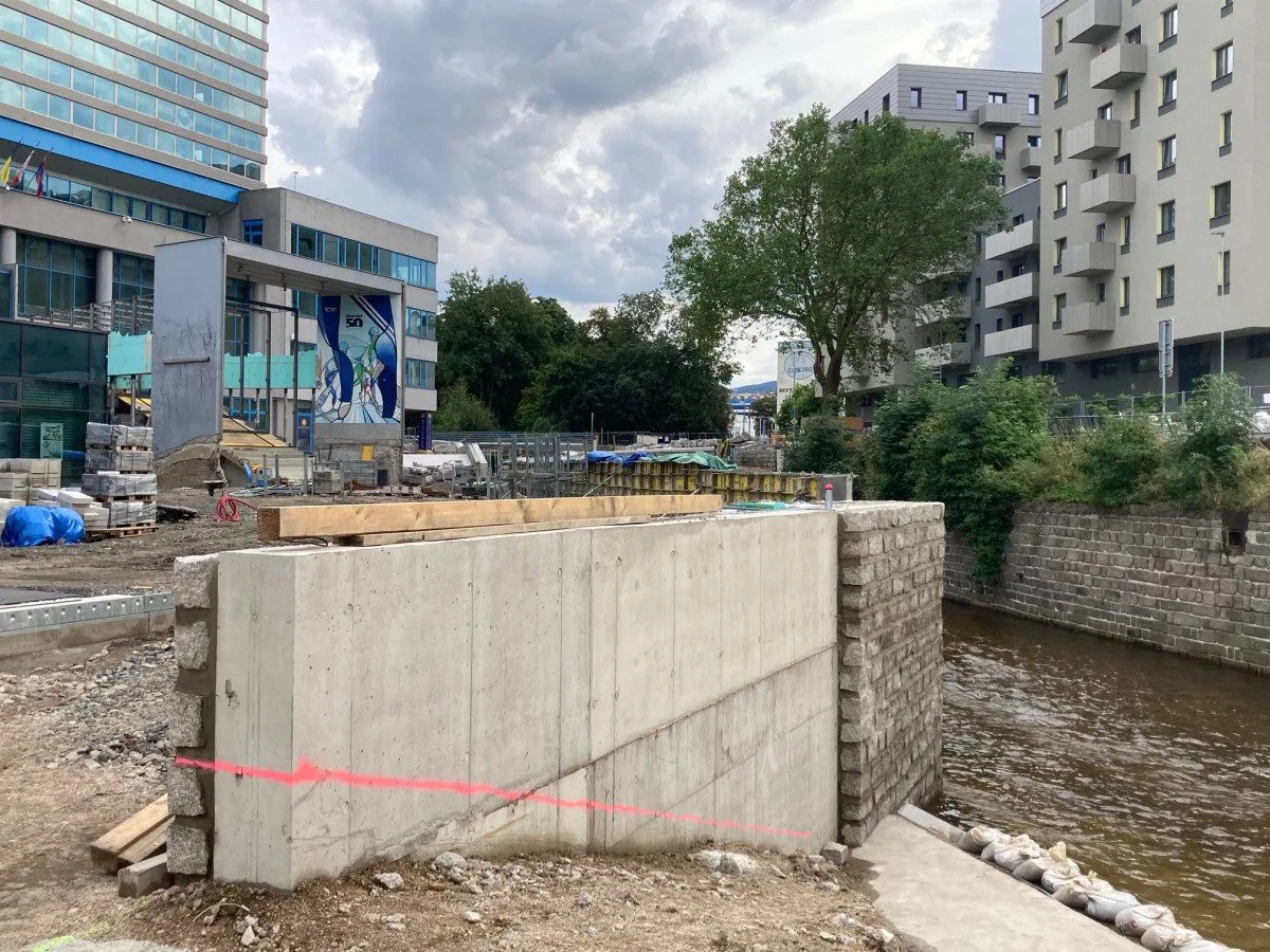 Náplavka Lužické Nisy u sídla Libereckého kraje bude zhruba o 10 procent dražší
