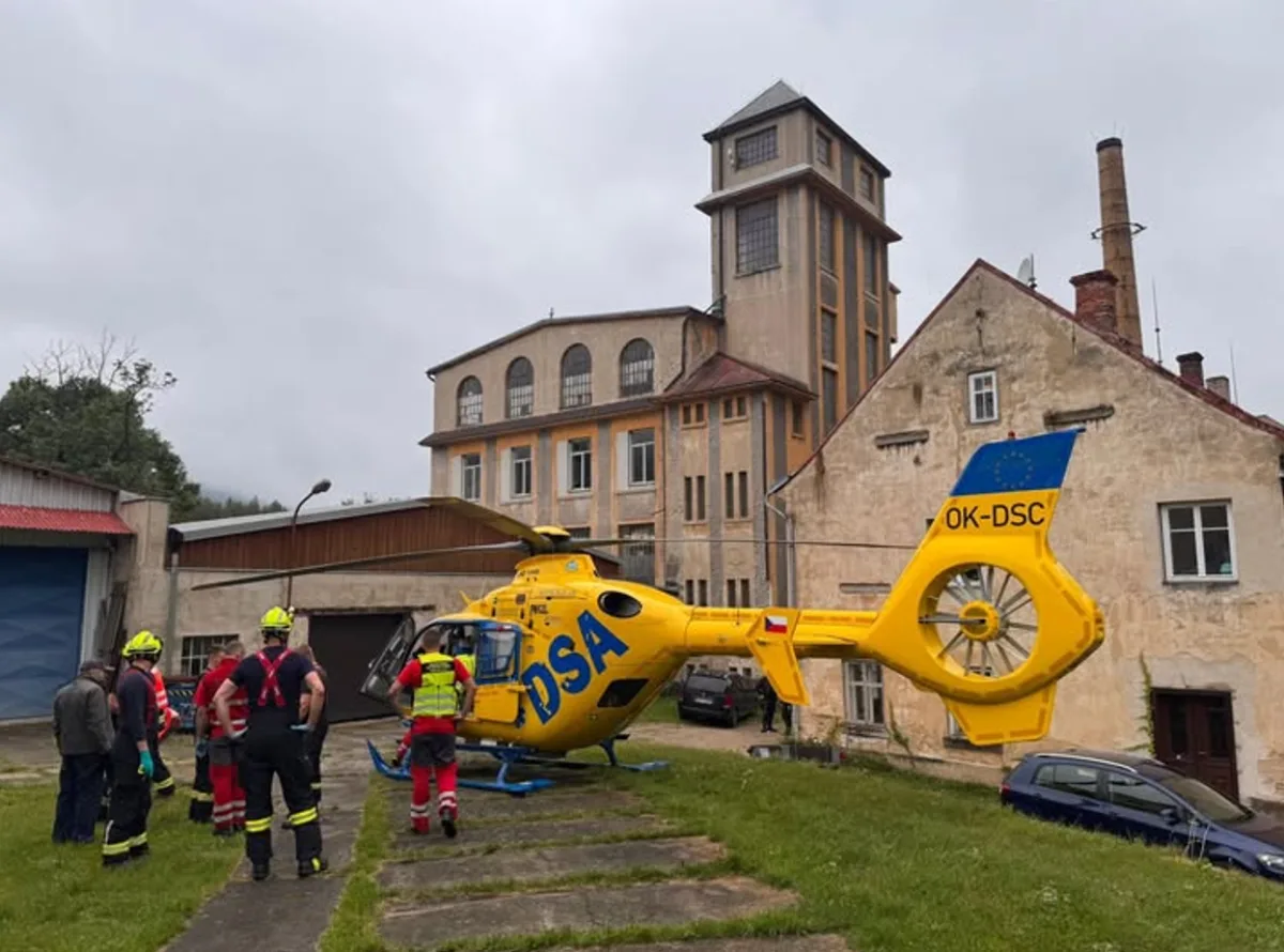 Dopravní nehody, požáry či záchrana osob s AED. Hasiči vyjížděli o víkendu na 40x