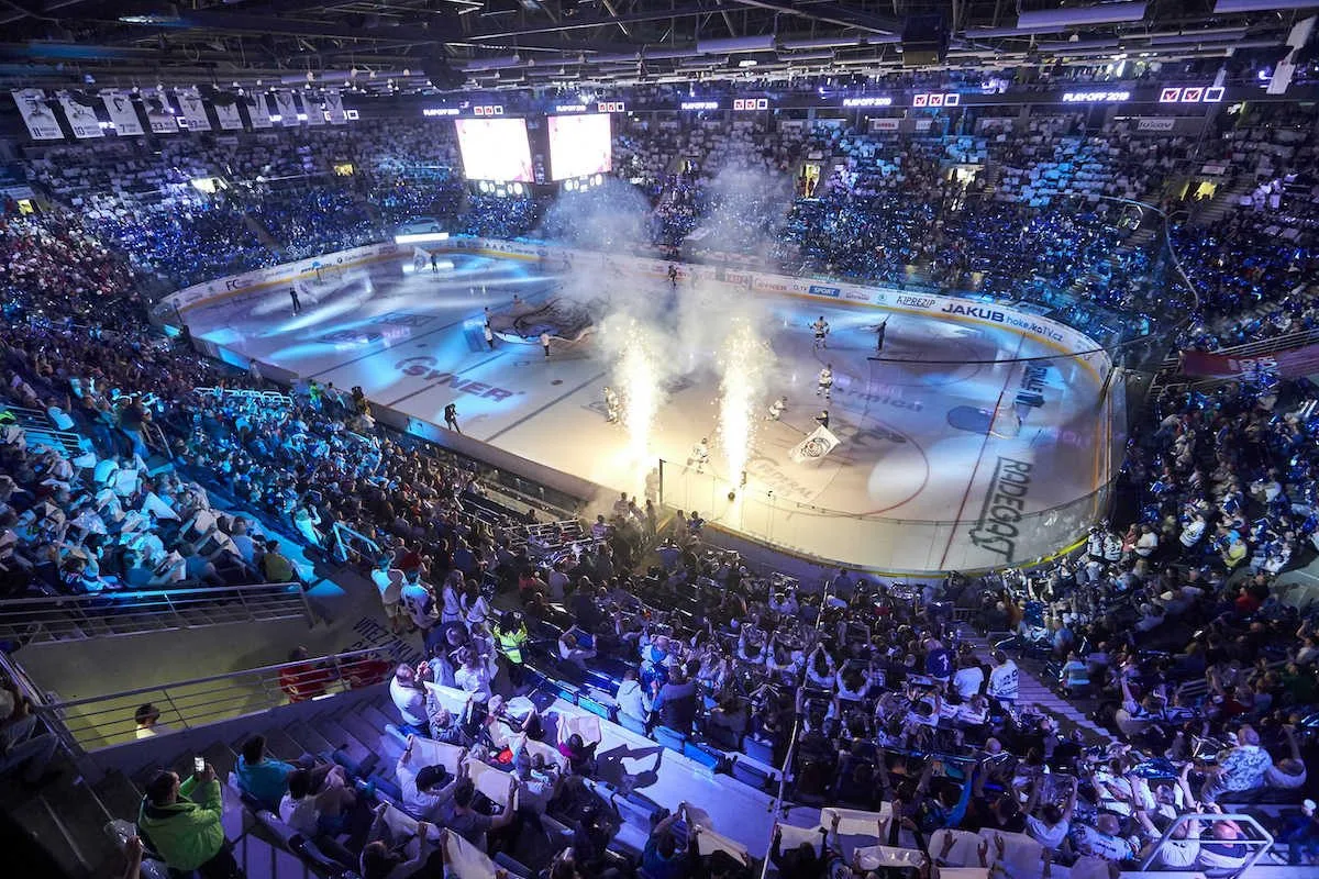 Home Credit arena slaví dvacet let. Hostila elitní tenis, hokej i hudební hvězdy