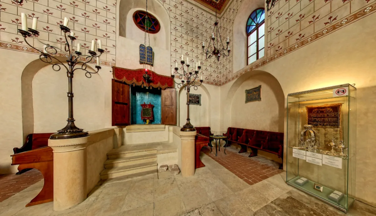 Interiér turnovské synagogy.