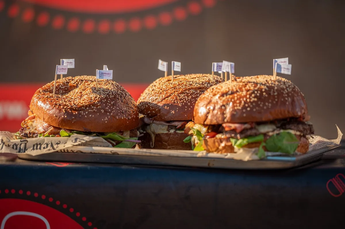 Burger Street Festival u Géčka: desítky burgerů a zábavná Fun zóna