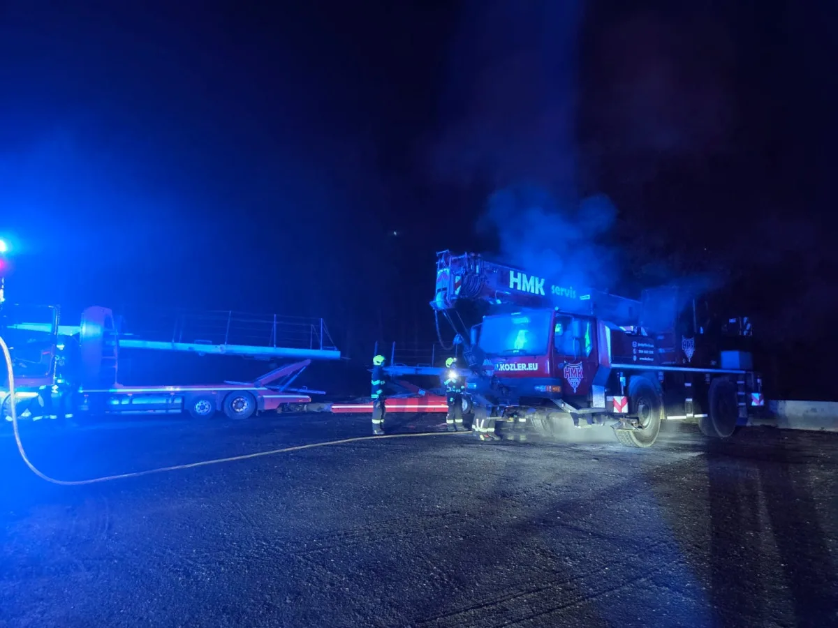 Ve Stráži nad Nisou řádil včera žhář. Přišel po čtyřech, poté zapálil jeřáb