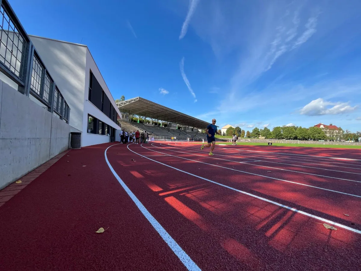 Atletický stadion prošel rekonstrukcí za 47 milionů. Přivítá juniorský šampionát
