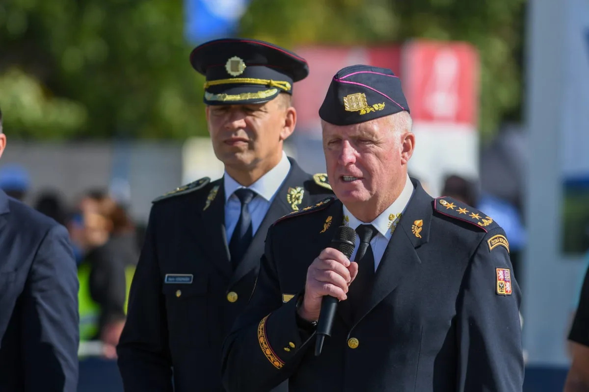 Semilský hasič zachránil ženu po kolapsu. Na Dnech NATO ho ocenili medailí za statečnost