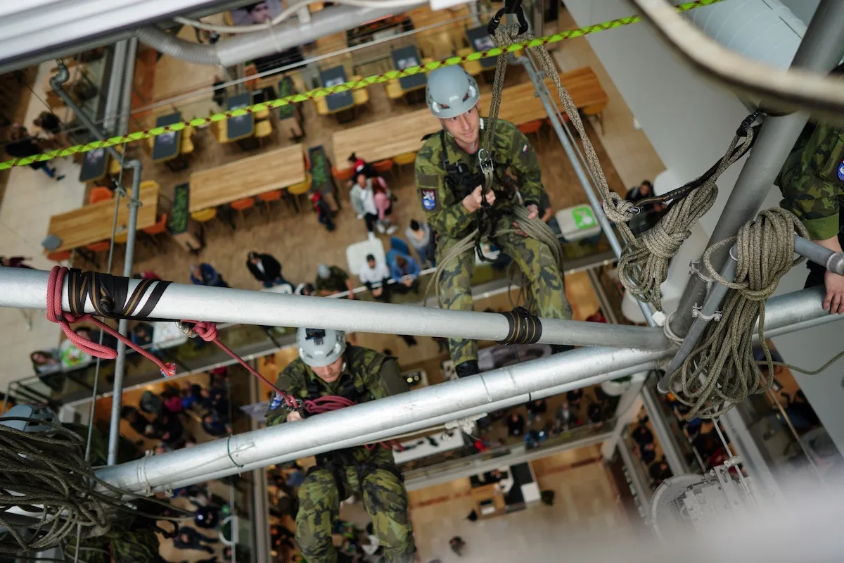 Army den v Liberci. Vojenská technika zaplní OC Nisa, nad městem proletí vrtulník