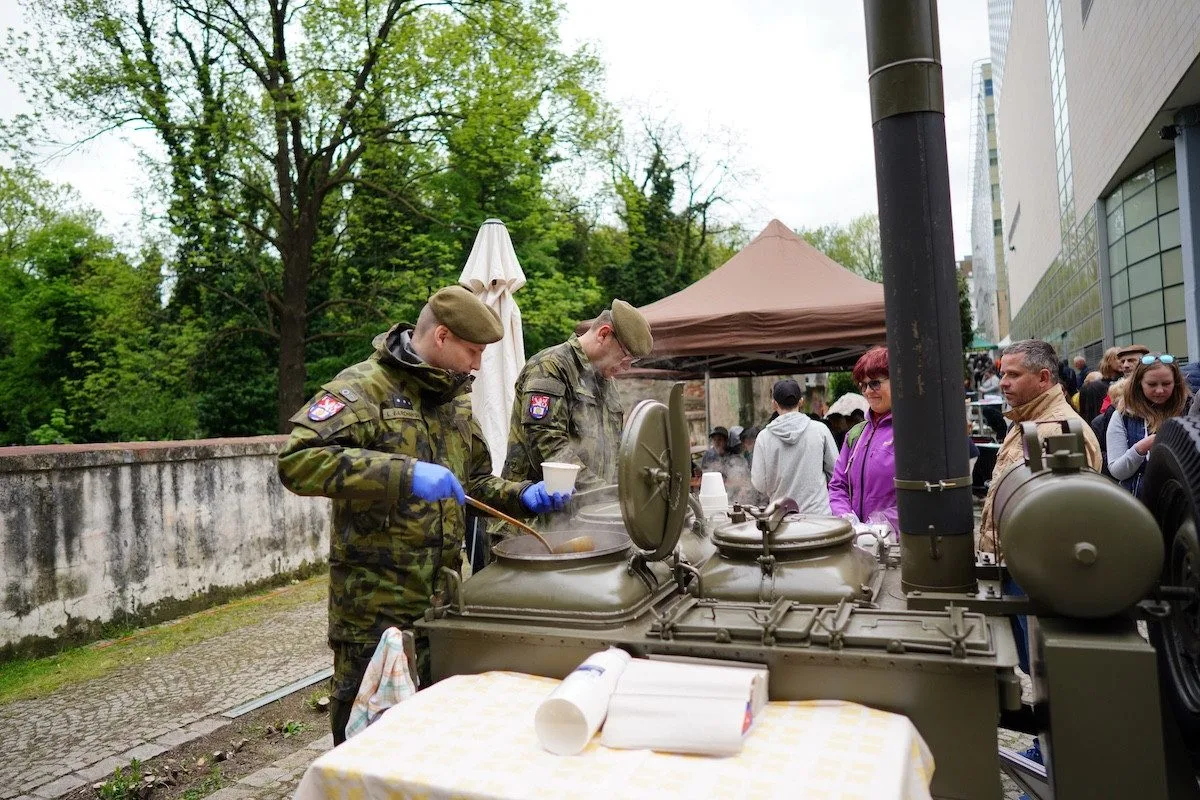 Army den v Liberci. Vojenská technika zaplní OC Nisa, nad městem proletí vrtulník