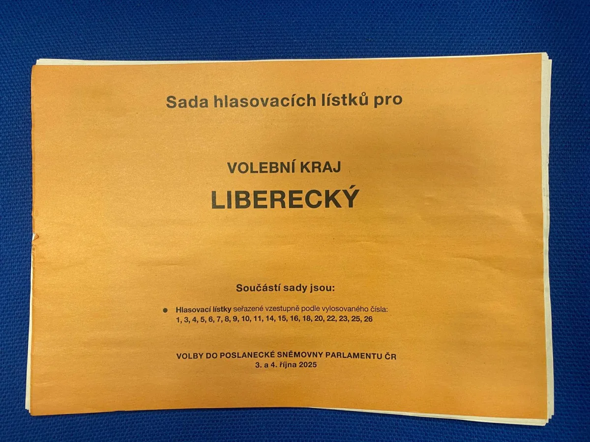 Správné hlasovací lístky pro Liberecký kraj pro říjnové volby do poslanecké sněmovny.
