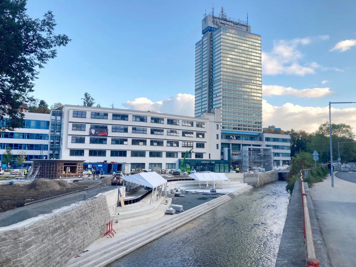 Práce na náplavce Nisy v dolním centru Liberce budou pokračovat příští rok
