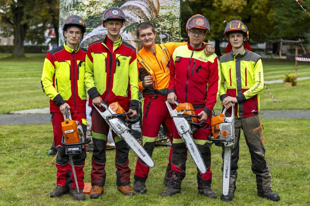Frýdlantský park hostí soutěž středoškolských týmů Jizerský dřevorubec