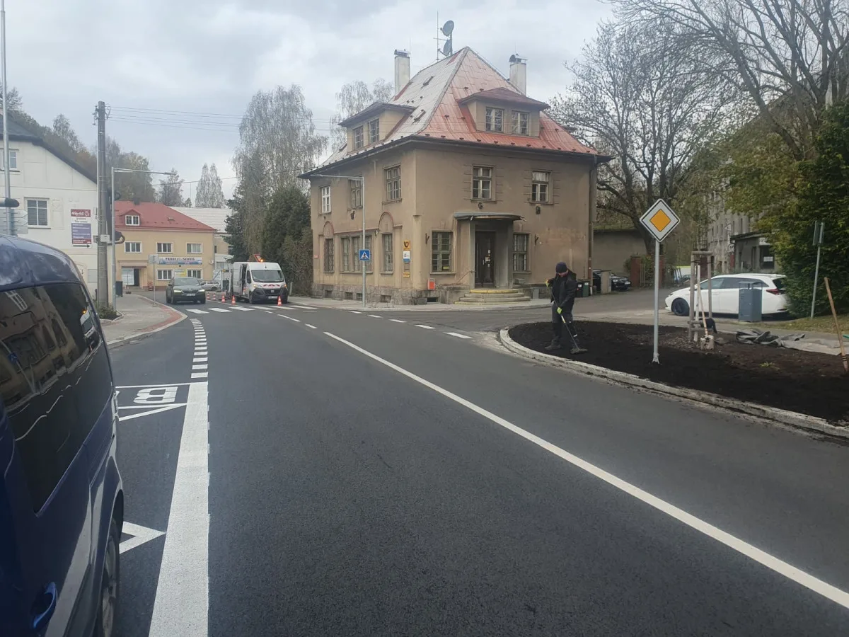 Kdy bude oficiálně opět průjezdná silnice přes Mníšek a Oldřichov? Vlastně už je