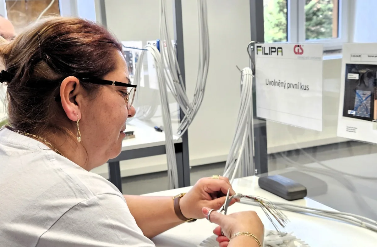 Společnost FILIPA dala zaměstnání hendikepovaným. Pracují v továrně na Frýdlantsku