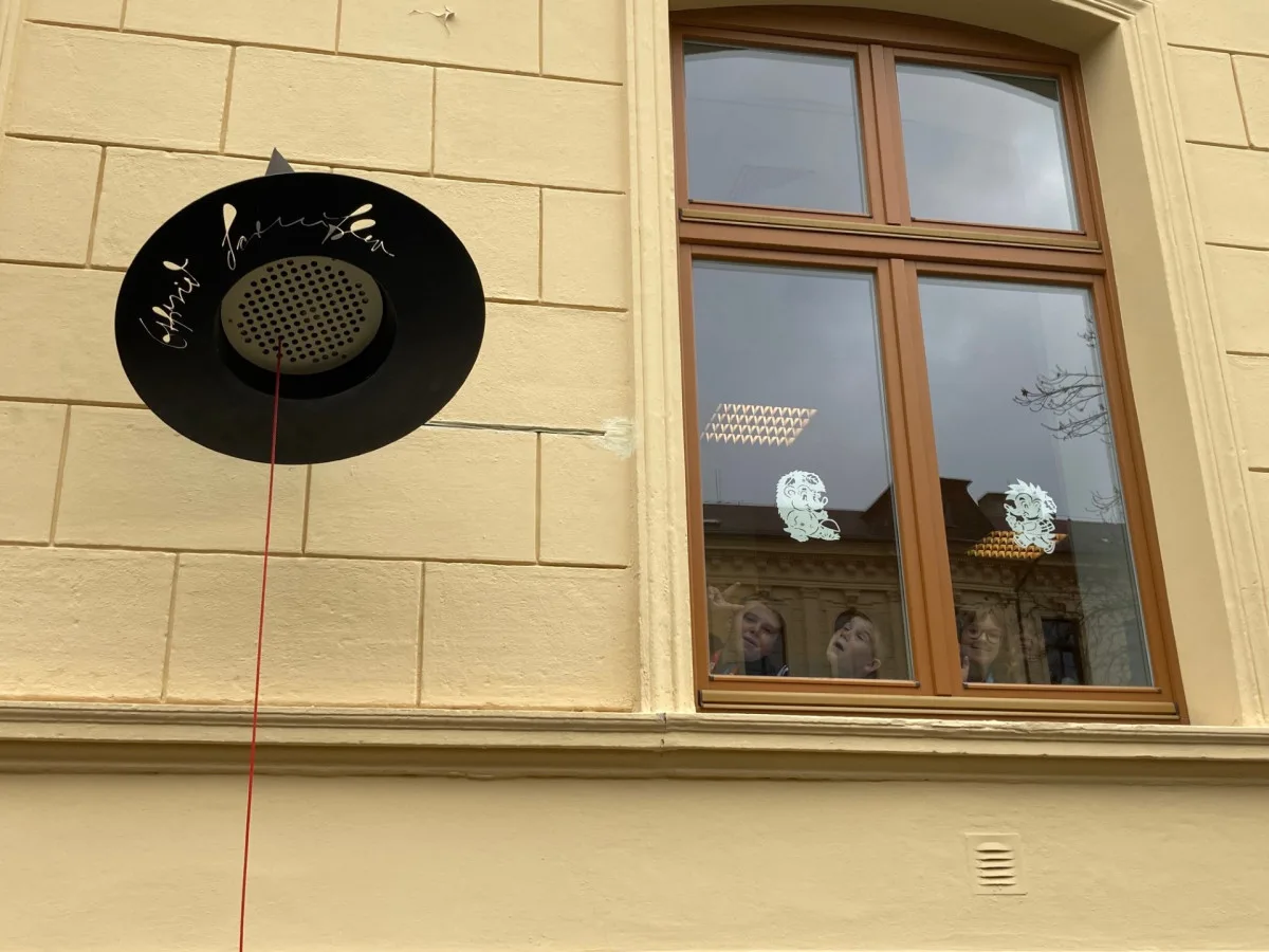 Liberec má mluvící Magický klobouk. Připomenout má autora Malé čarodějnice