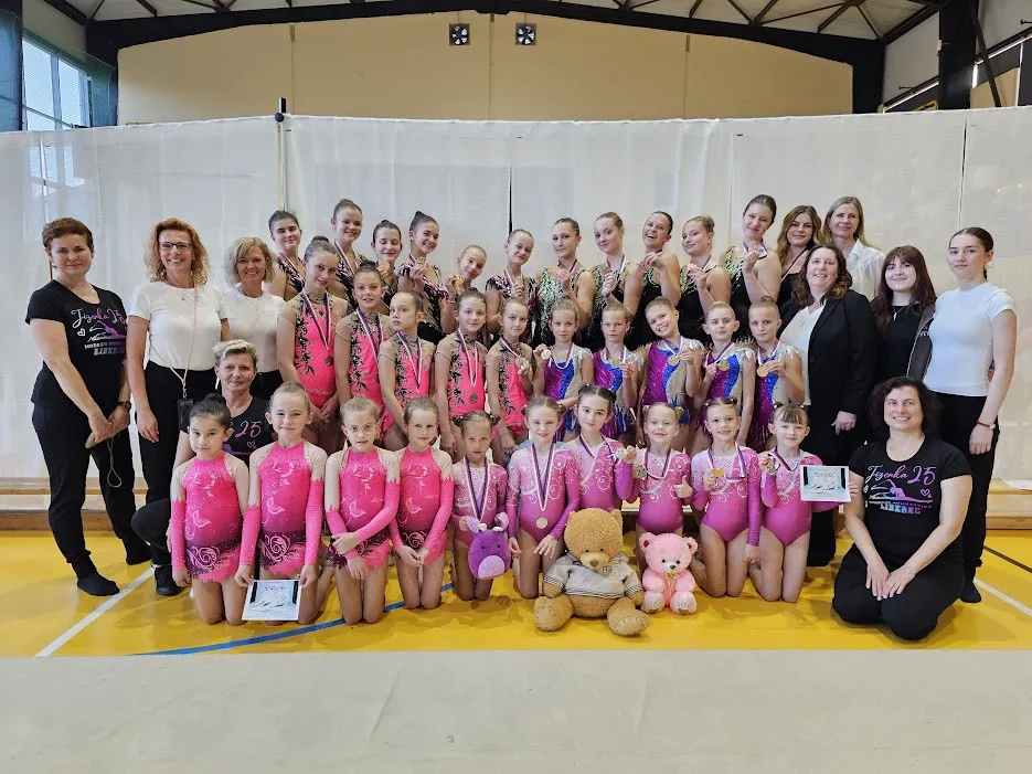 Liberecké moderní gymnastky uspěly na oblastních přeborech ve společných skladbách