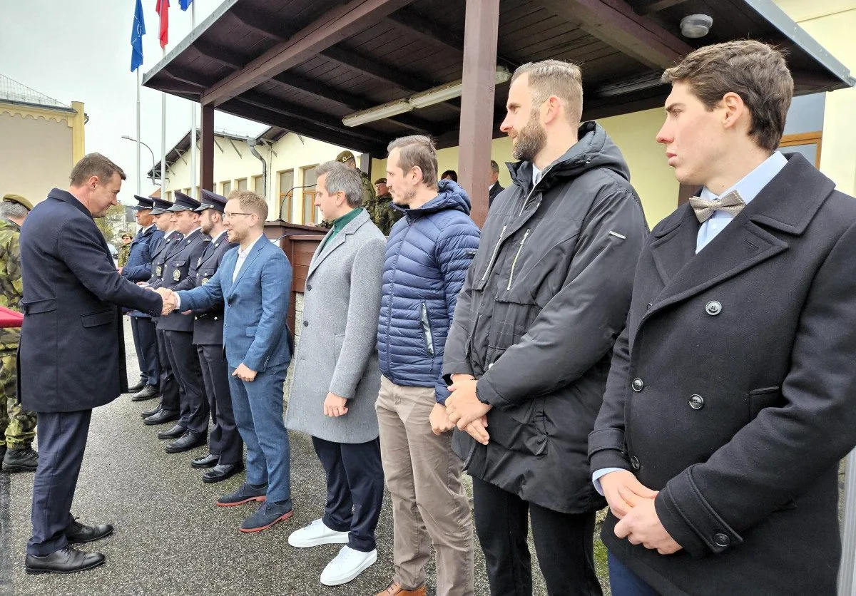Záchrana života nebo služba pacientům. Hejtman vyznamenal zdravotníky, hasiče i civilisty