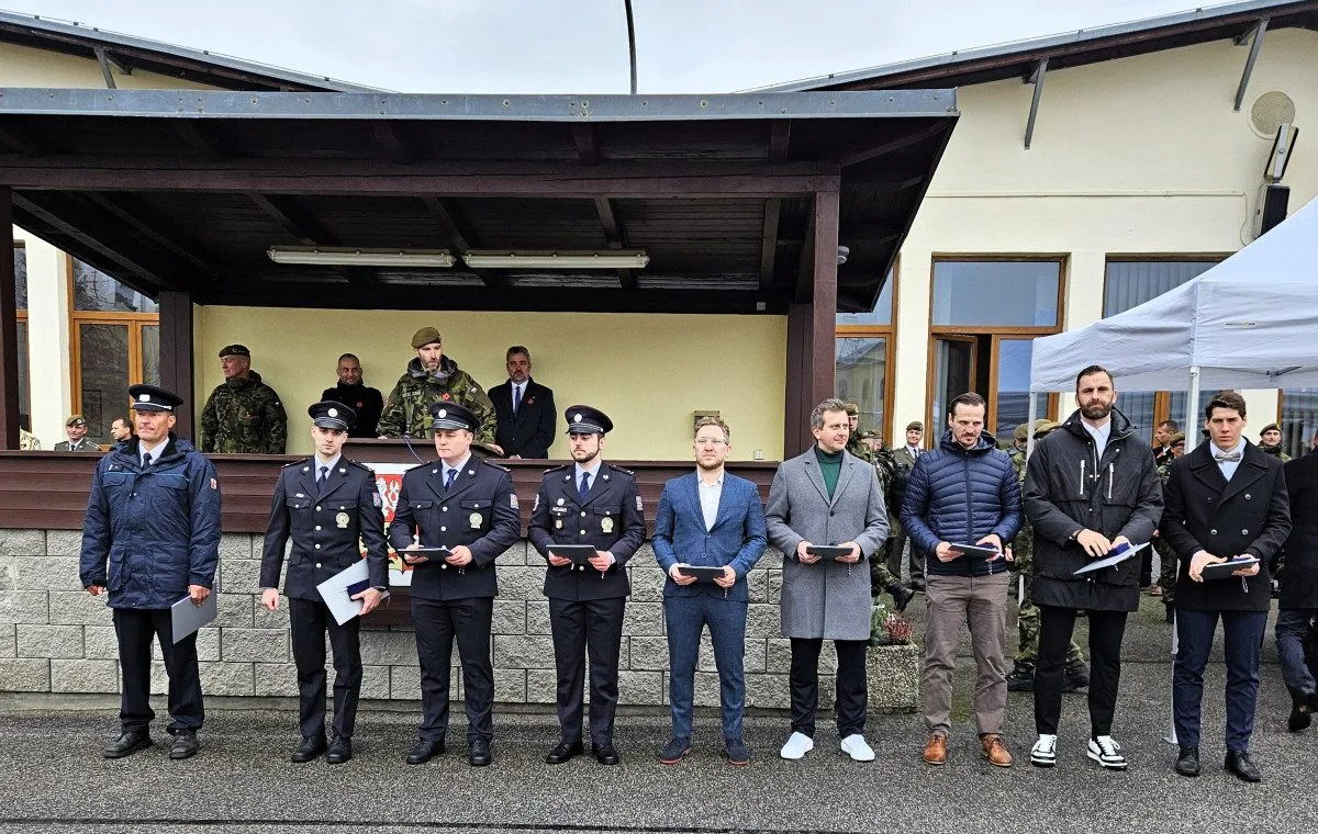 Záchrana života nebo služba pacientům. Hejtman vyznamenal zdravotníky, hasiče i civilisty