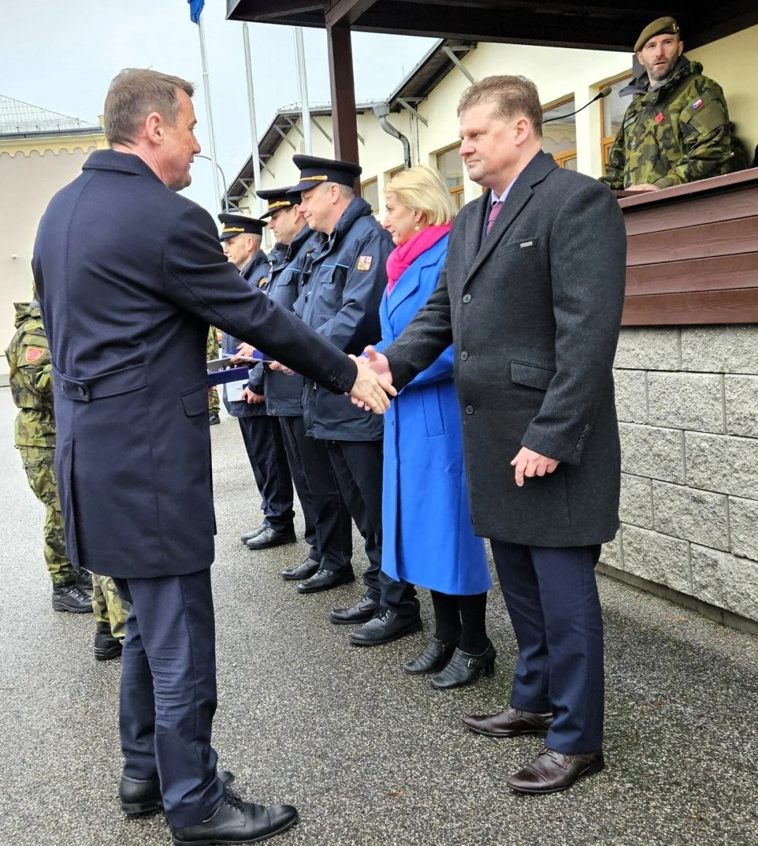 Záchrana života nebo služba pacientům. Hejtman vyznamenal zdravotníky, hasiče i civilisty
