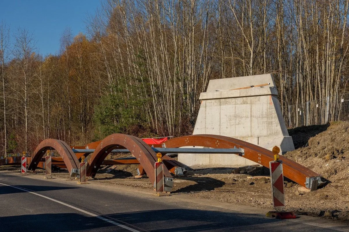 Hlavní tah u Nového Boru se o víkendu zavře. Osadí se lávka pro cyklostezku