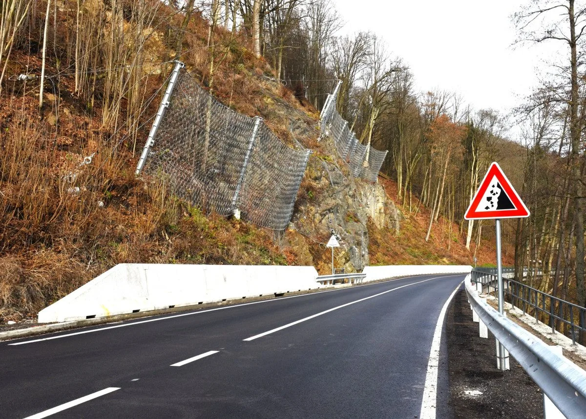 Obnova silnice u Benešova u Semil je hotová. Šlo o jeden z největších silničních projektů kraje