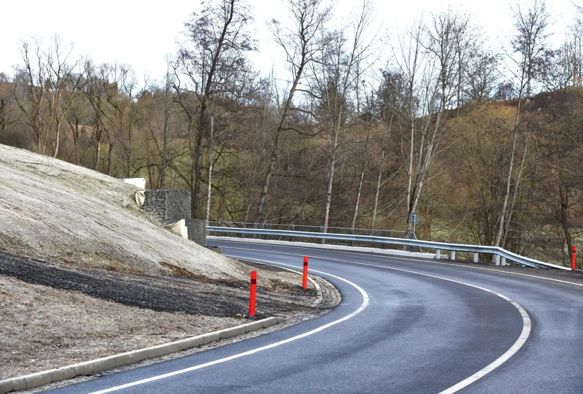 Obnova silnice u Benešova u Semil je hotová. Šlo o jeden z největších silničních projektů kraje