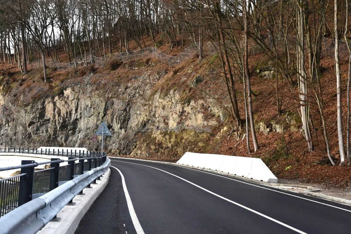 Obnova silnice u Benešova u Semil je hotová. Šlo o jeden z největších silničních projektů kraje