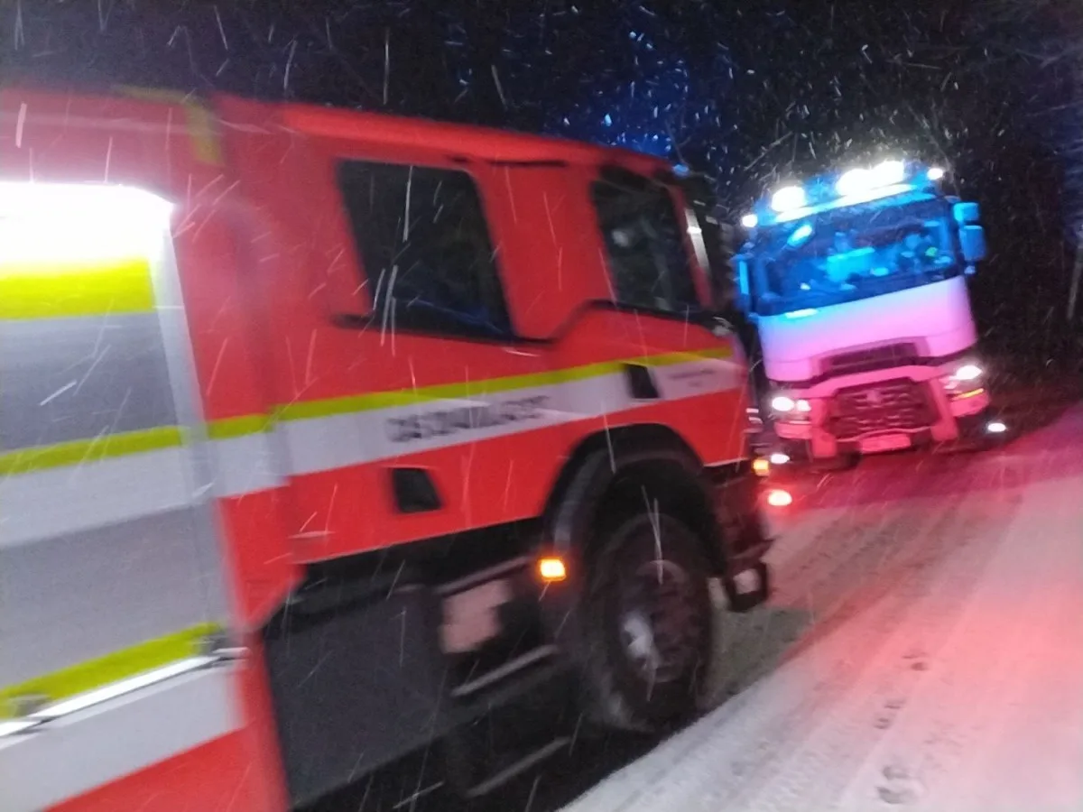 Hasiči na Českolipsku mají od rána napilno. Kvůli sněhu zasahovali u nehod v Dobranově či v Dubé
