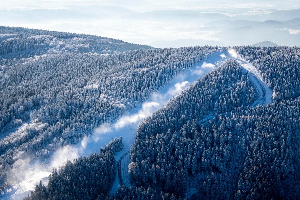 Skiareálu Ještěd startuje novou lyžařskou sezónu, lyžovat se bude od soboty